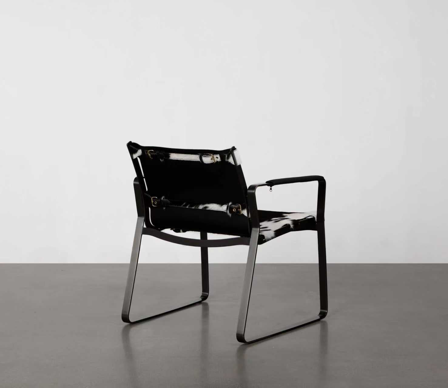 Monotone Cowhide Arm Chair / モノトーンカウハイド アームチェア