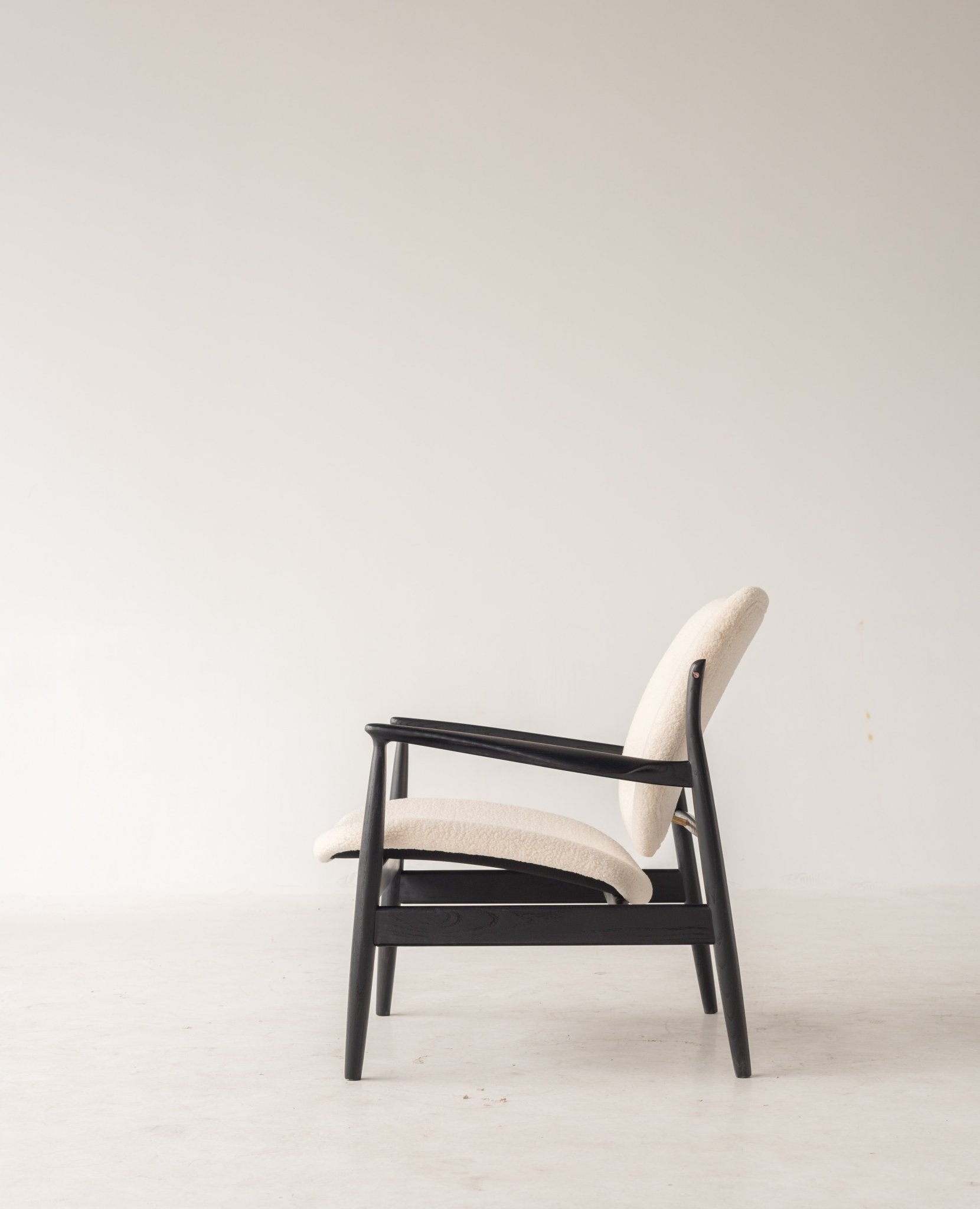 Curve Design Fabric Chair / カーブデザインファブリックチェア - YOLO