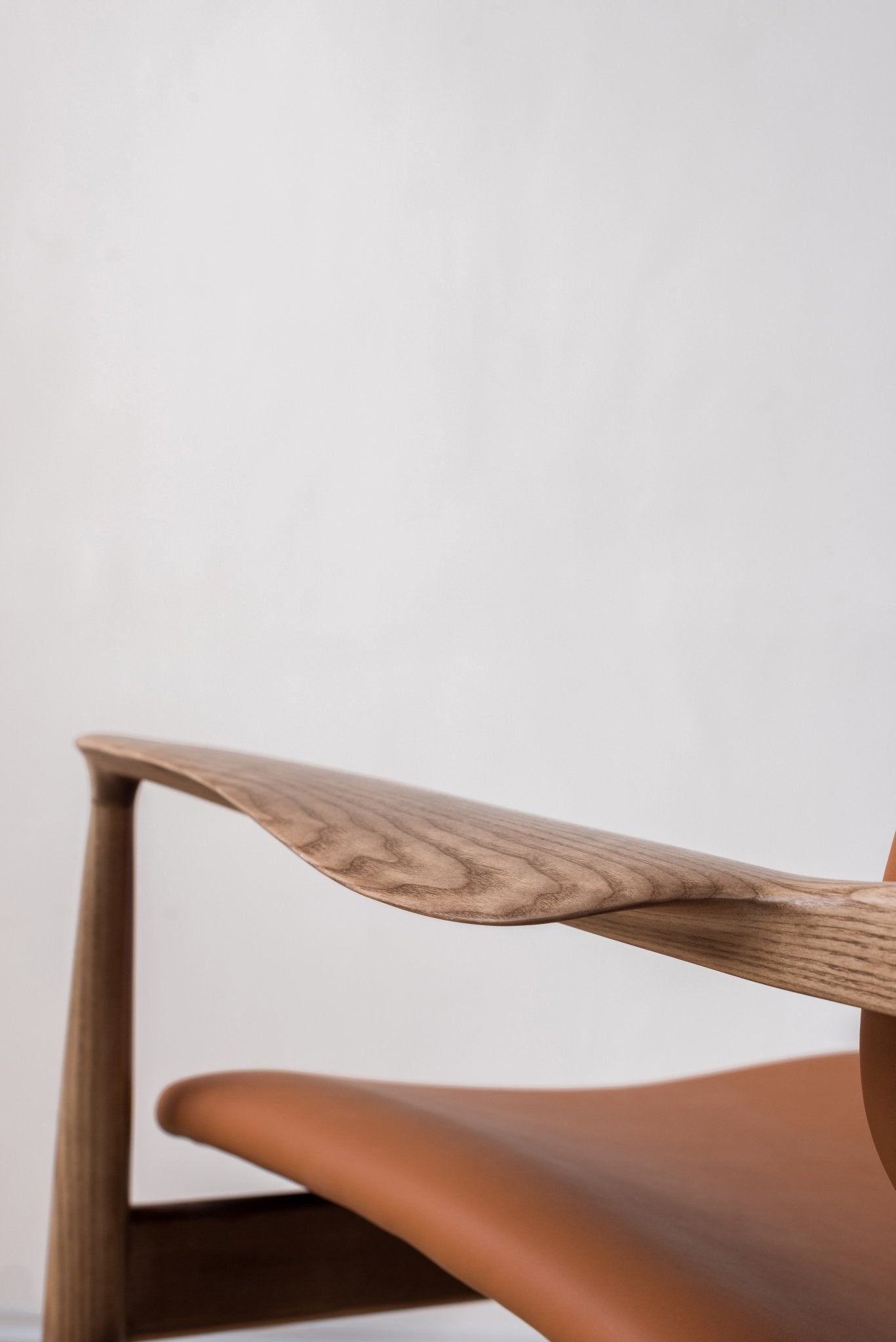 Curve design Leather Chair / カーブデザインレザーチェア - YOLO