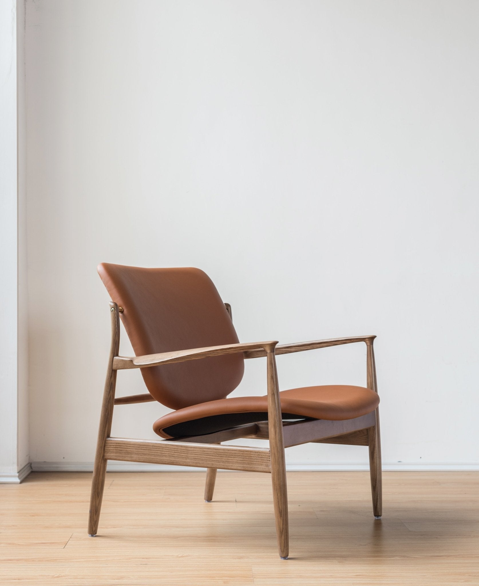 Curve design Leather Chair / カーブデザインレザーチェア - YOLO