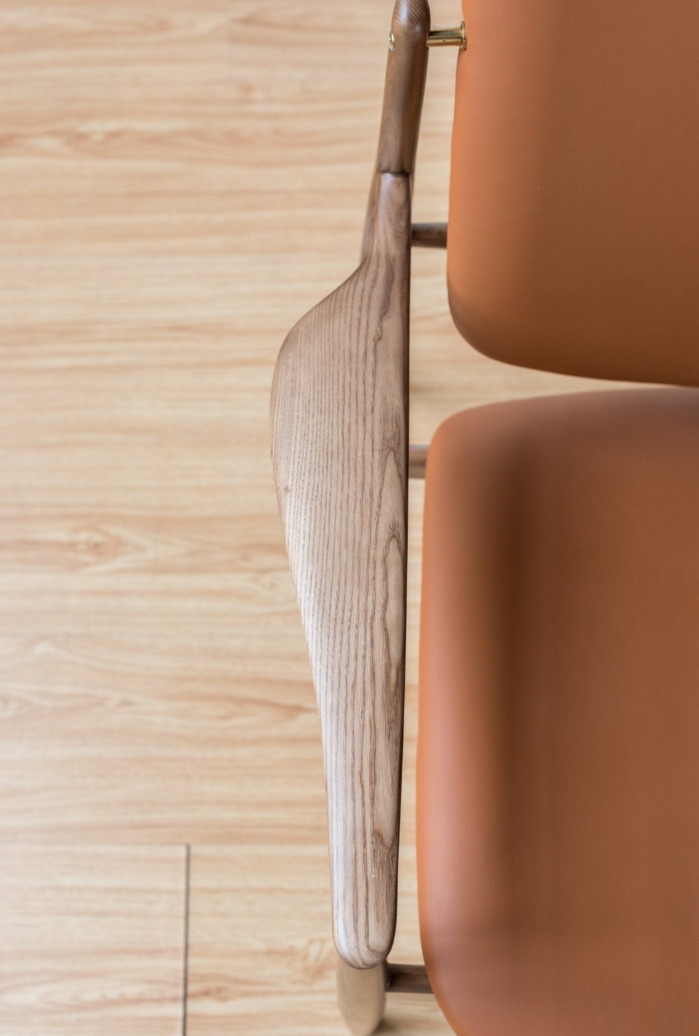 Curve design Leather Chair / カーブデザインレザーチェア - YOLO