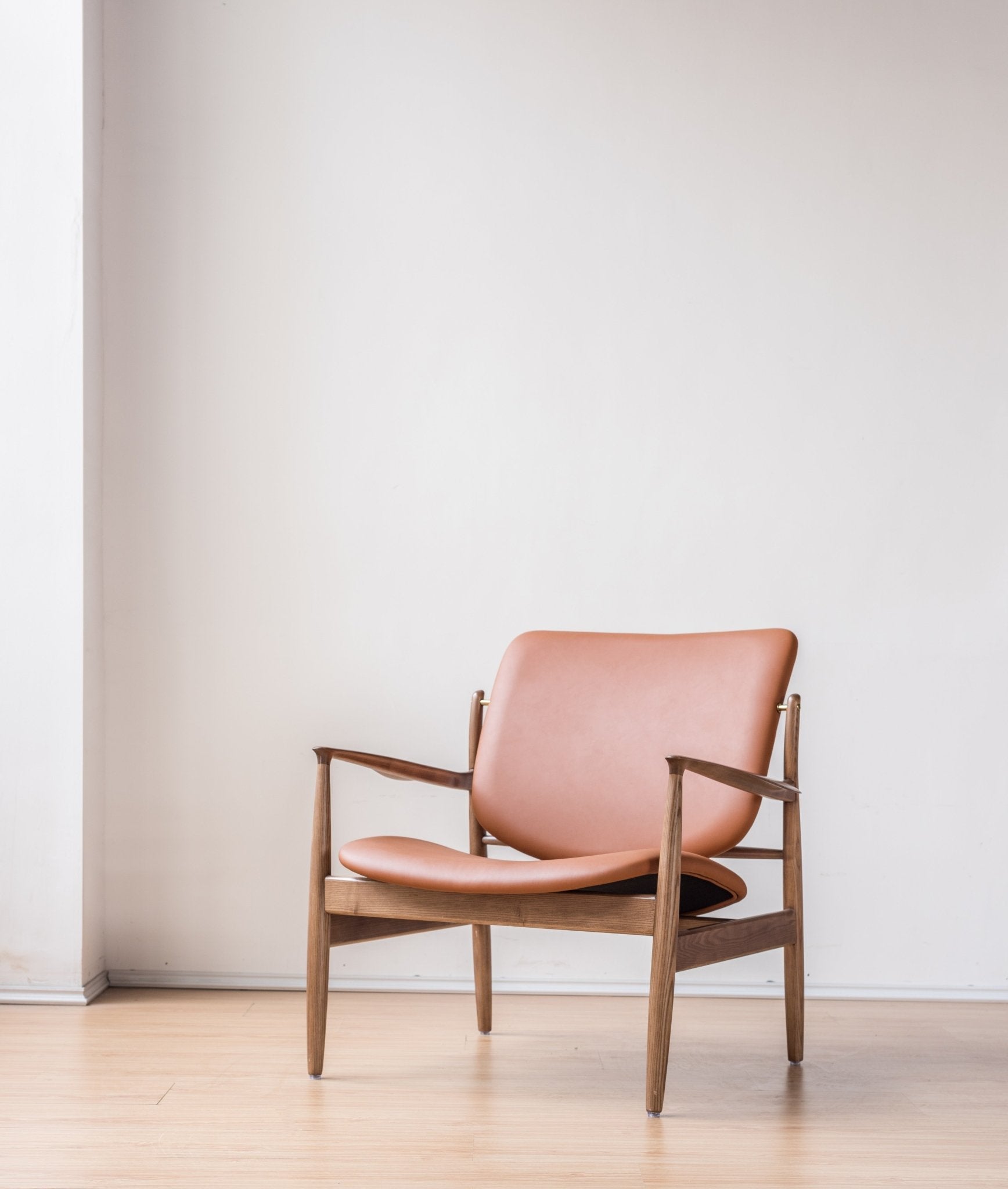Curve design Leather Chair / カーブデザインレザーチェア - YOLO