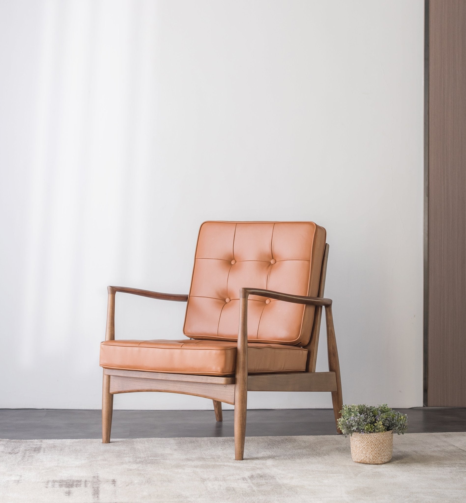 Modern Leather Chair / モダンレザーチェア - YOLO